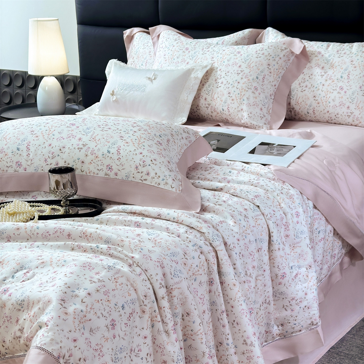 91家纺网 家纺一手货源 找家纺 朵希曼 2026新款50天丝镂空夏被四件套系列（控价：夏被四件套券后不低于299元)(小号控价不低于149 标准单夏被控价169，加大单夏被控价189) 青溪-粉