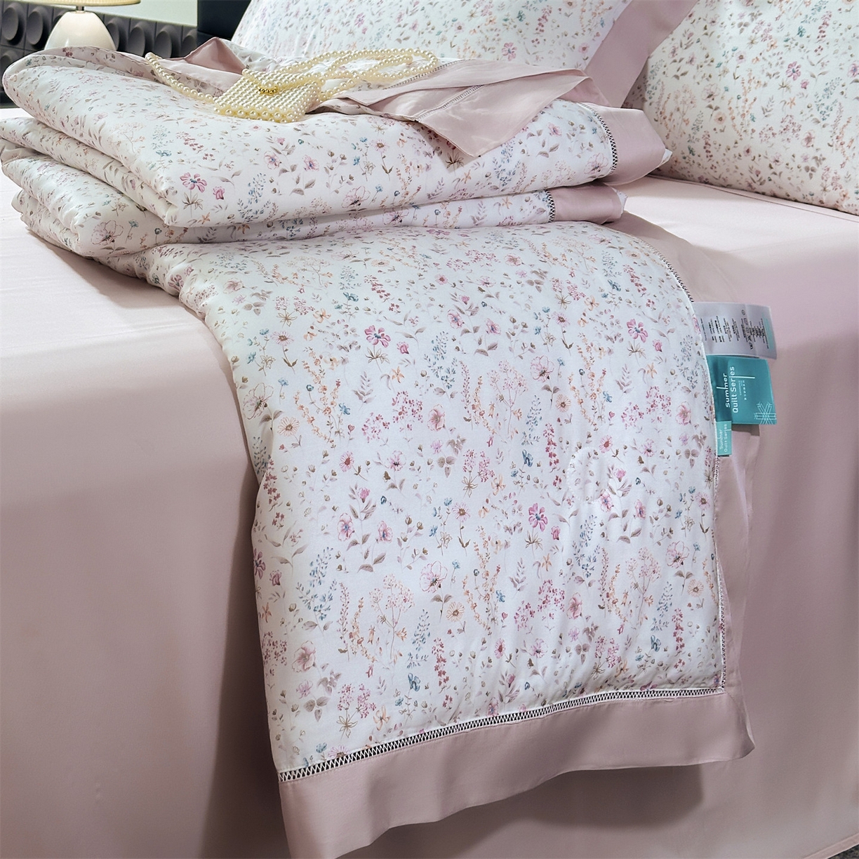 91家纺网 家纺一手货源 找家纺 朵希曼 2026新款50天丝镂空夏被四件套系列（控价：夏被四件套券后不低于299元)(小号控价不低于149 标准单夏被控价169，加大单夏被控价189) 青溪-粉