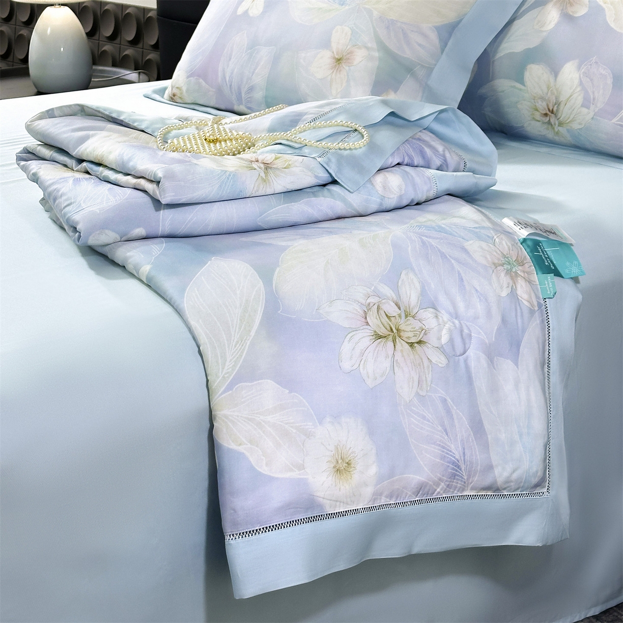 91家纺网 家纺一手货源 找家纺 朵希曼 2026新款50天丝镂空夏被四件套系列（控价：夏被四件套券后不低于299元)(小号控价不低于149 标准单夏被控价169，加大单夏被控价189) 绒花-兰