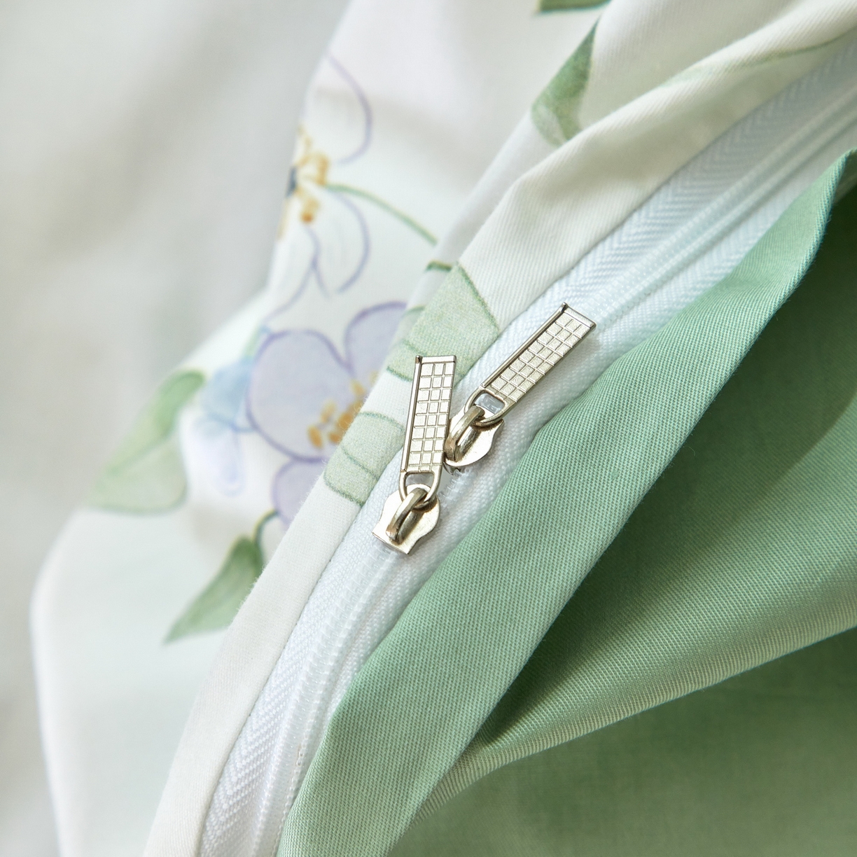 91家纺网 家纺一手货源 找家纺 启航家居 2026新款全棉铂金棉数码印花四件套 情谊绵绵绿