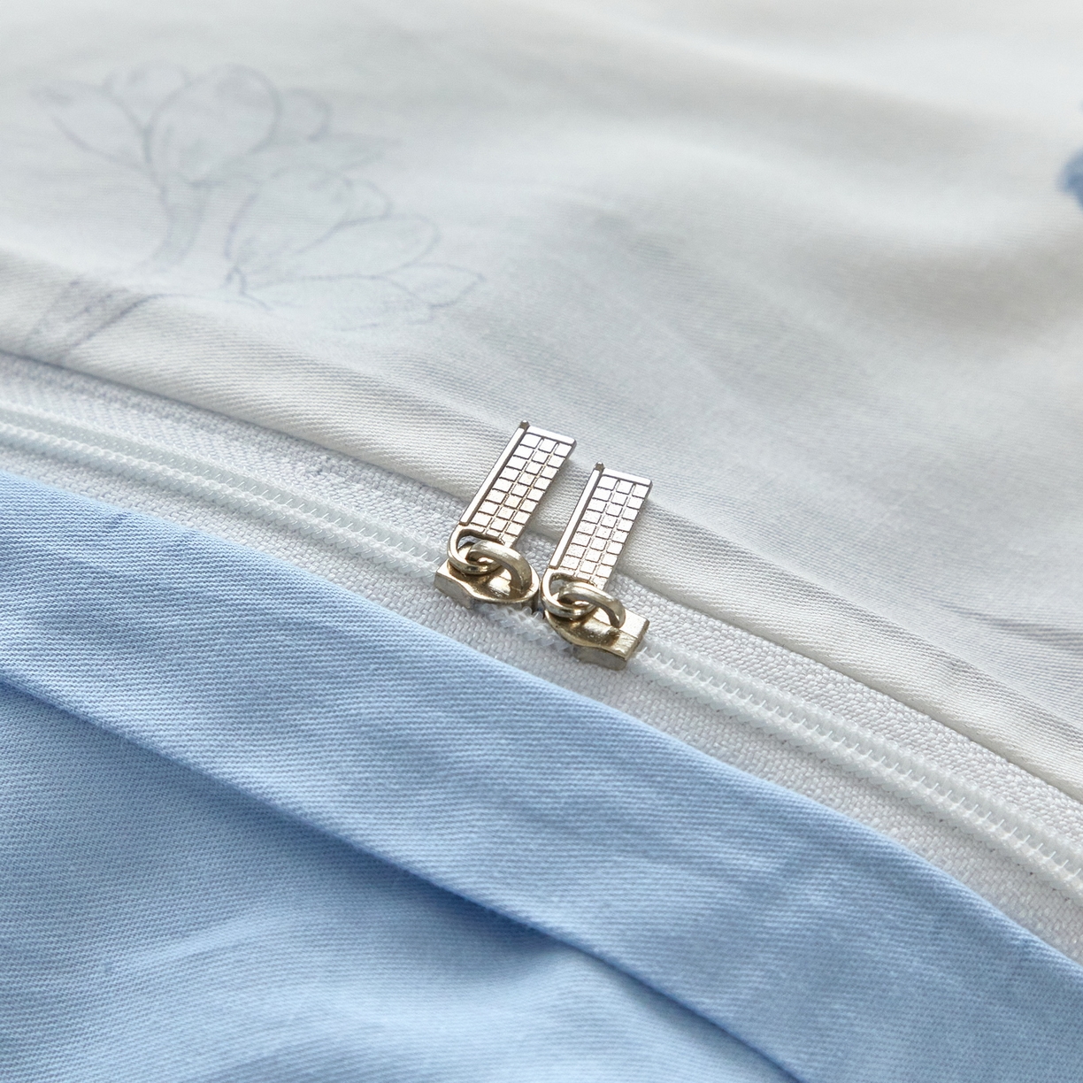 91家纺网 家纺一手货源 找家纺 启航家居 2026新款全棉铂金棉数码印花四件套 如沁芬芳兰