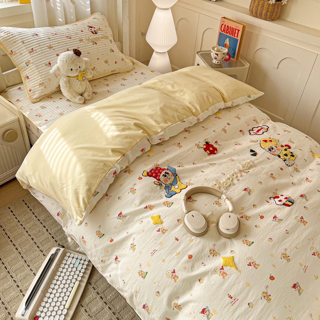 91家纺网 家纺一手货源 找家纺 富米莱（原臻工厂） 2026新款仿棉小清新夹棉毛巾绣四季通用学生薄款床垫床褥三件套一跑量款 星星伙伴