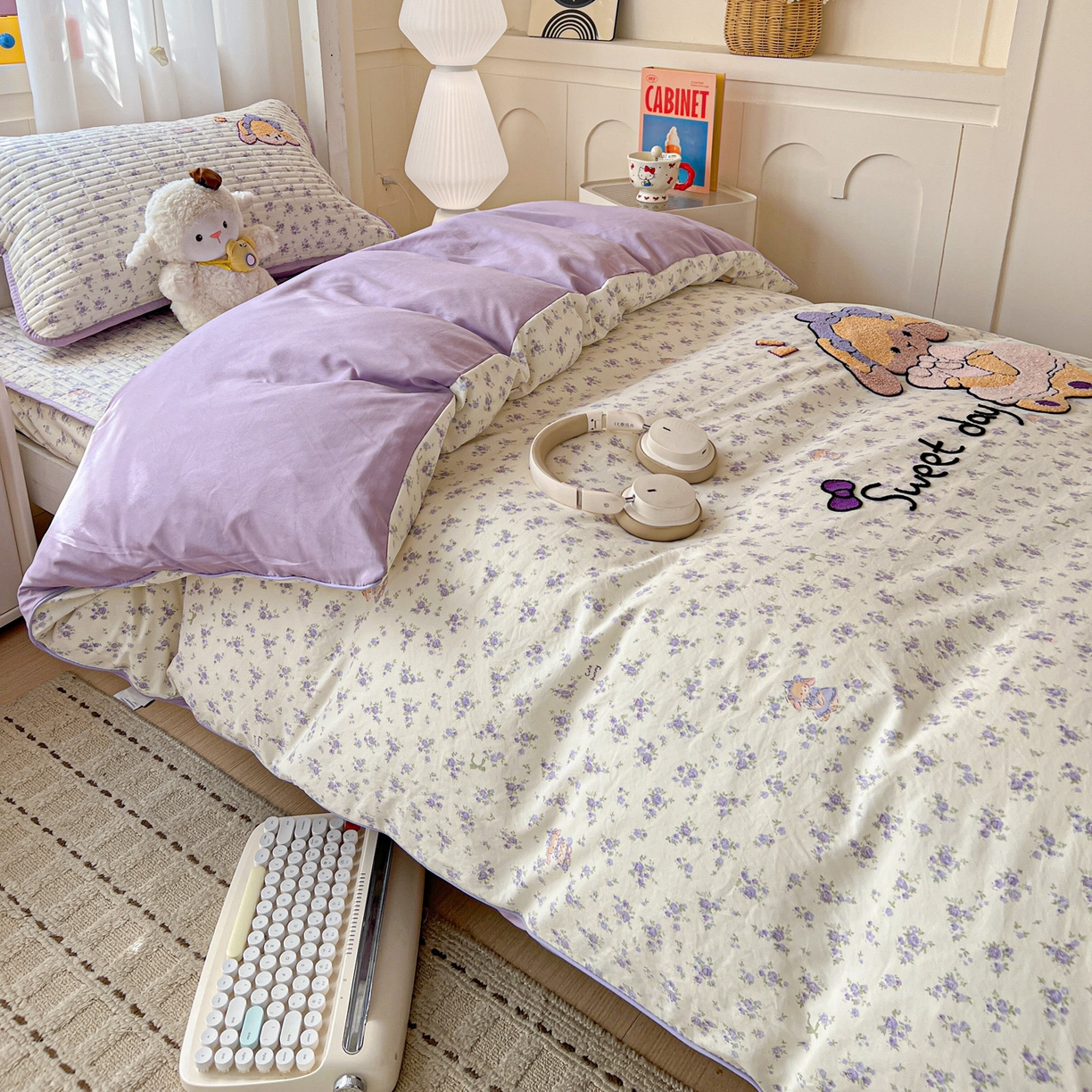 91家纺网 家纺一手货源 找家纺 富米莱（原臻工厂） 2026新款仿棉小清新夹棉毛巾绣四季通用学生薄款床垫床褥三件套一跑量款 安妮女孩