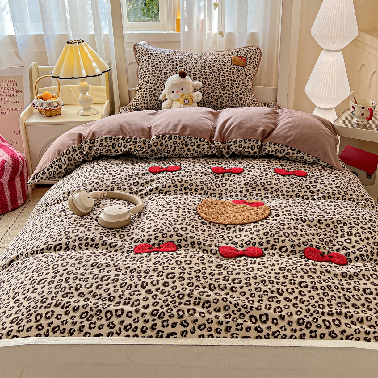 91家纺网 家纺一手货源 找家纺 富米莱（原臻工厂） 2026新款仿棉小清新夹棉毛巾绣四季通用学生薄款床垫床褥三件套一跑量款 豹纹蝴蝶结