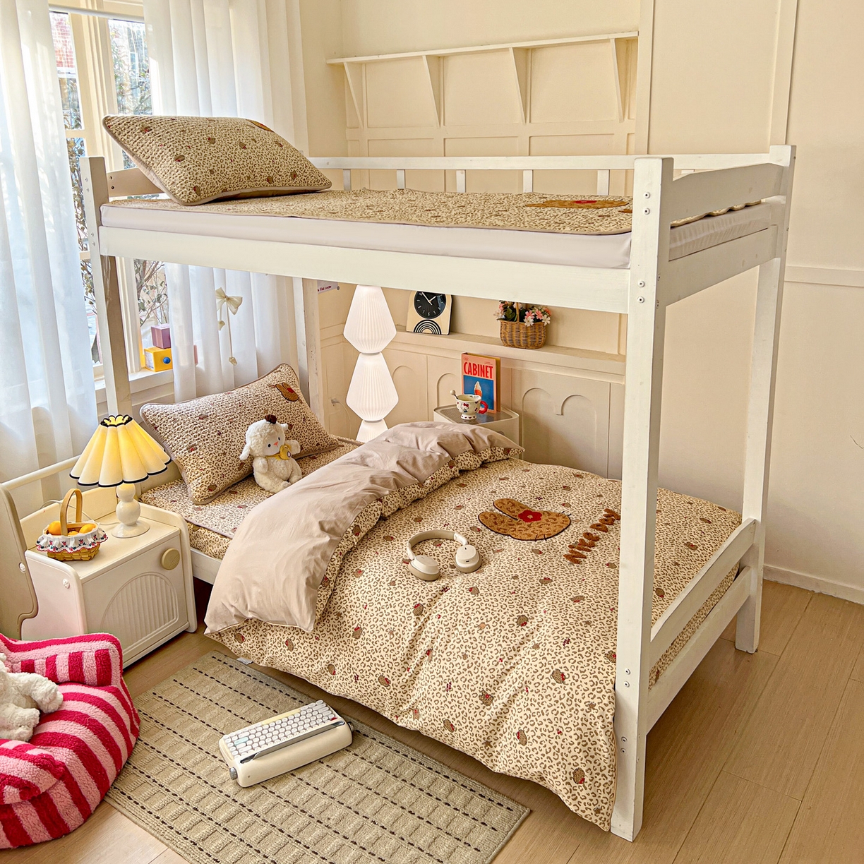 91家纺网 家纺一手货源 找家纺 富米莱（原臻工厂） 2026新款仿棉小清新夹棉毛巾绣四季通用学生薄款床垫床褥三件套一跑量款 豹纹猫