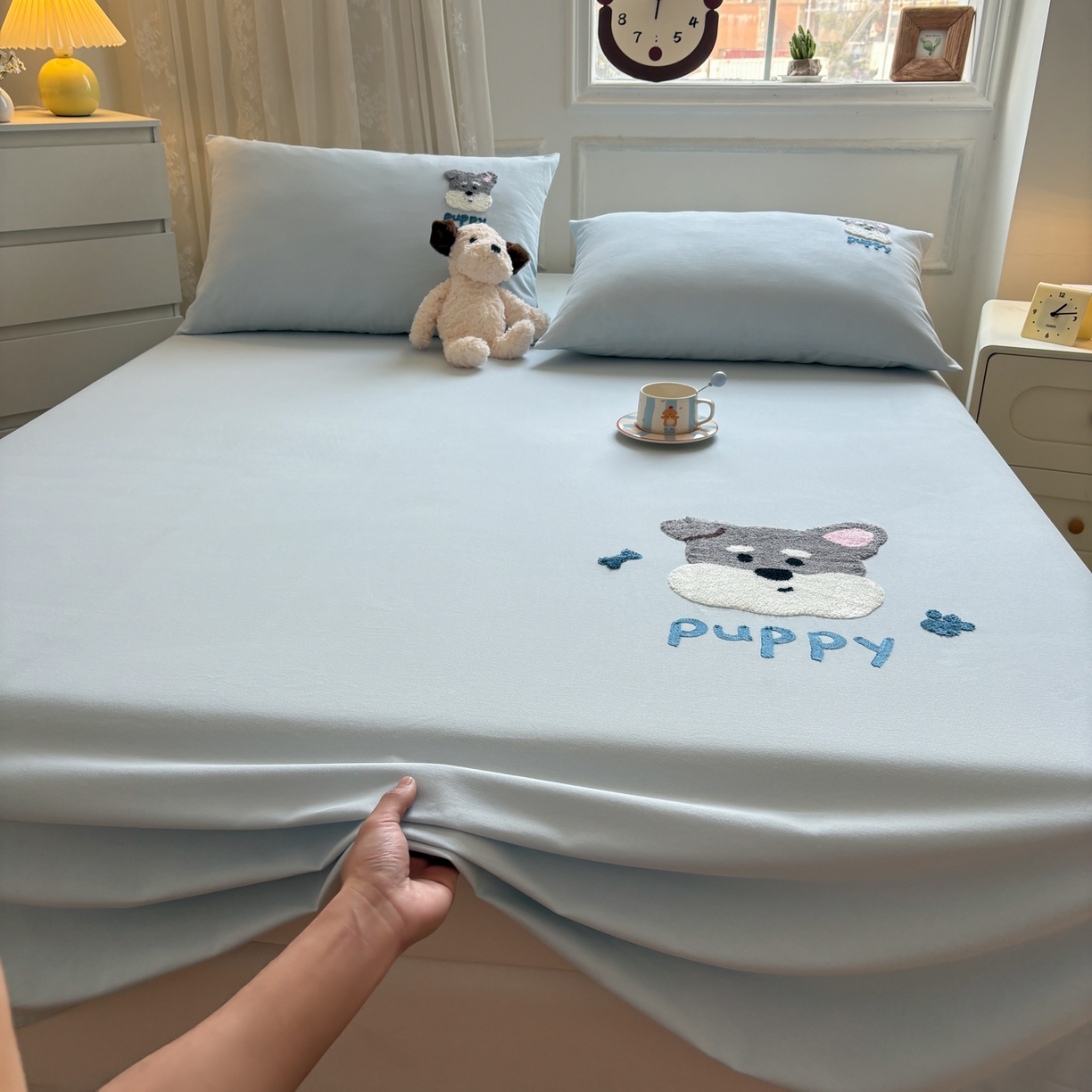 91家纺网 家纺一手货源 找家纺 居眠 2026新款全棉磨毛毛巾绣床单 海盐蓝-狗狗-床单