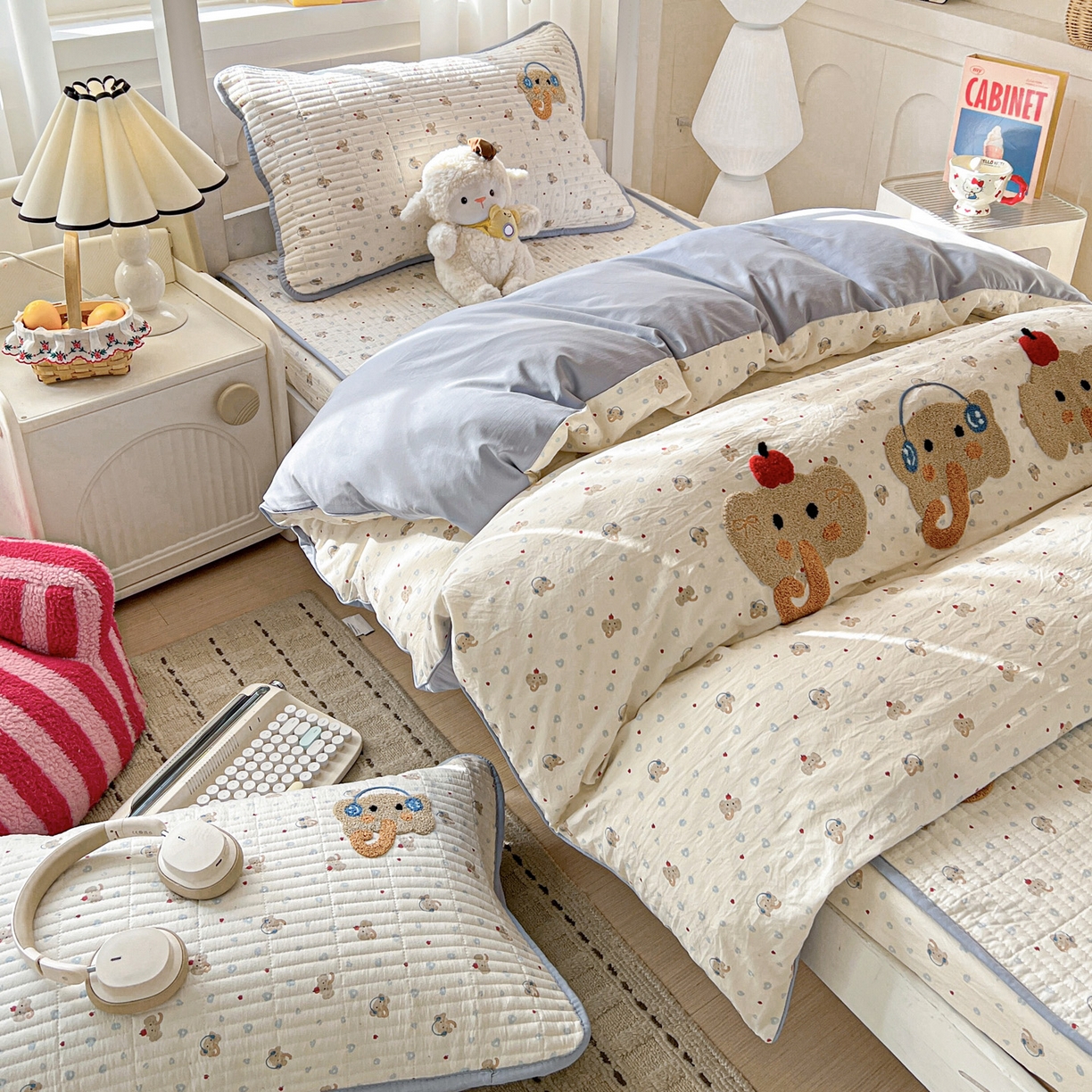 91家纺网 家纺一手货源 找家纺 富米莱（原臻工厂） 2026新款仿棉小清新夹棉毛巾绣四季通用学生薄款床垫床褥三件套一跑量款 可爱小象