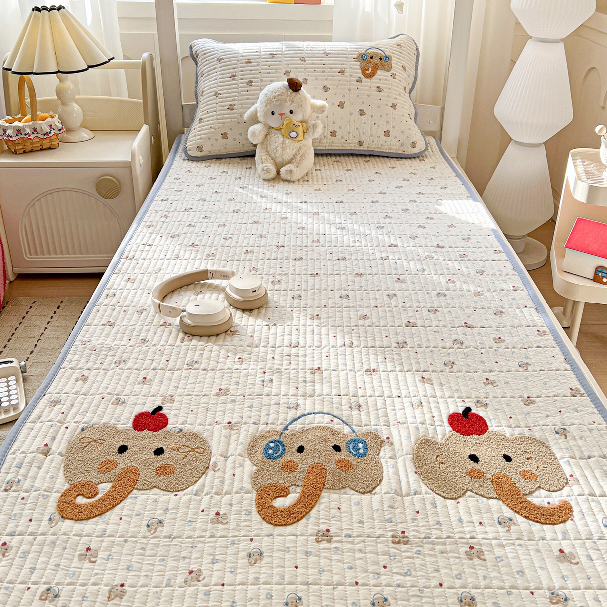 91家纺网 家纺一手货源 找家纺 富米莱（原臻工厂） 2026新款仿棉小清新夹棉毛巾绣四季通用学生薄款床垫床褥三件套一跑量款 可爱小象