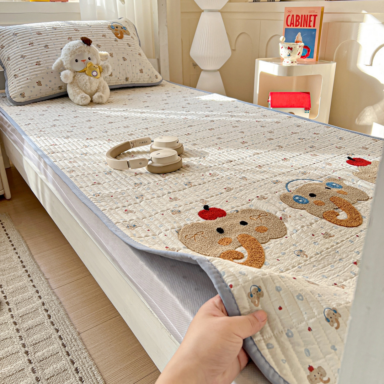 91家纺网 家纺一手货源 找家纺 富米莱（原臻工厂） 2026新款仿棉小清新夹棉毛巾绣四季通用学生薄款床垫床褥三件套一跑量款 可爱小象