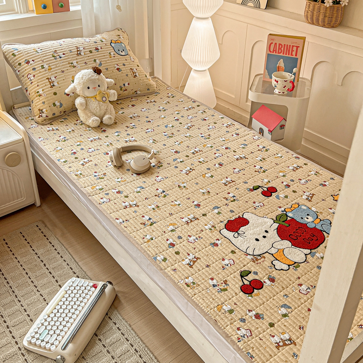 91家纺网 家纺一手货源 找家纺 富米莱（原臻工厂） 2026新款仿棉小清新夹棉毛巾绣四季通用学生薄款床垫床褥三件套一跑量款 梦幻乐园