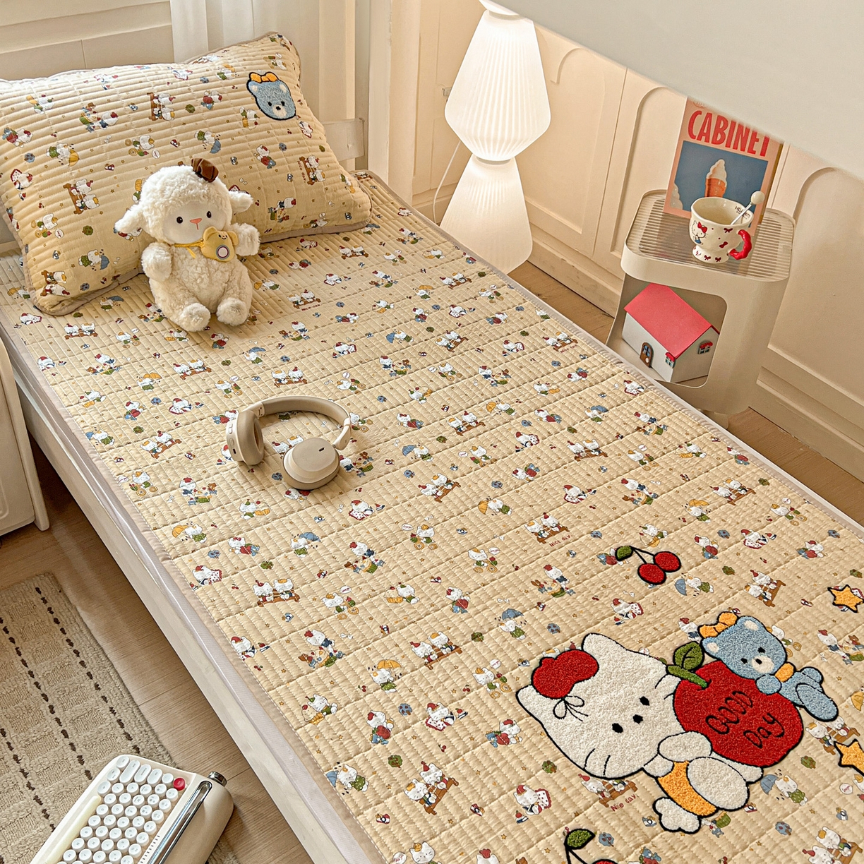 91家纺网 家纺一手货源 找家纺 富米莱（原臻工厂） 2026新款仿棉小清新夹棉毛巾绣四季通用学生薄款床垫床褥三件套一跑量款 梦幻乐园