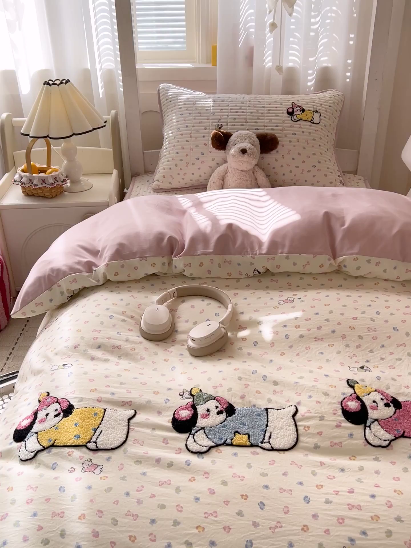 91家纺网 家纺一手货源 找家纺 富米莱（原臻工厂） 2026新款仿棉小清新夹棉毛巾绣四季通用学生薄款床垫床褥三件套一跑量款 奶味狗狗