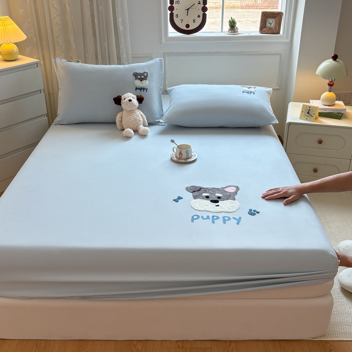 91家纺网 家纺一手货源 找家纺 居眠 2026新款全棉磨毛毛巾绣床笠 海盐蓝-狗狗-床笠