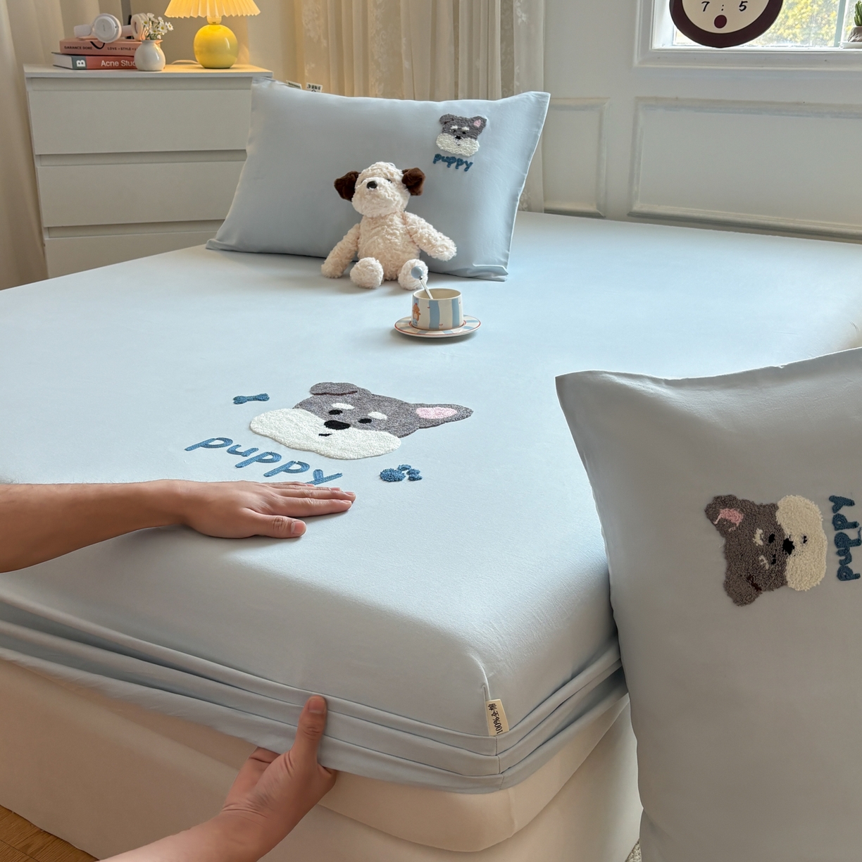 91家纺网 家纺一手货源 找家纺 居眠 2026新款全棉磨毛毛巾绣床笠 海盐蓝-狗狗-床笠