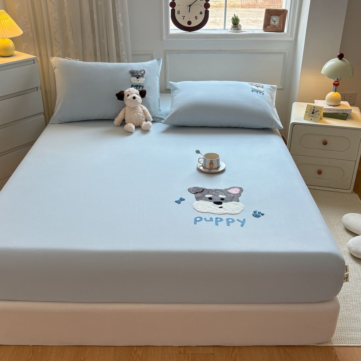 91家纺网 家纺一手货源 找家纺 居眠 2026新款全棉磨毛毛巾绣床笠 海盐蓝-狗狗-床笠