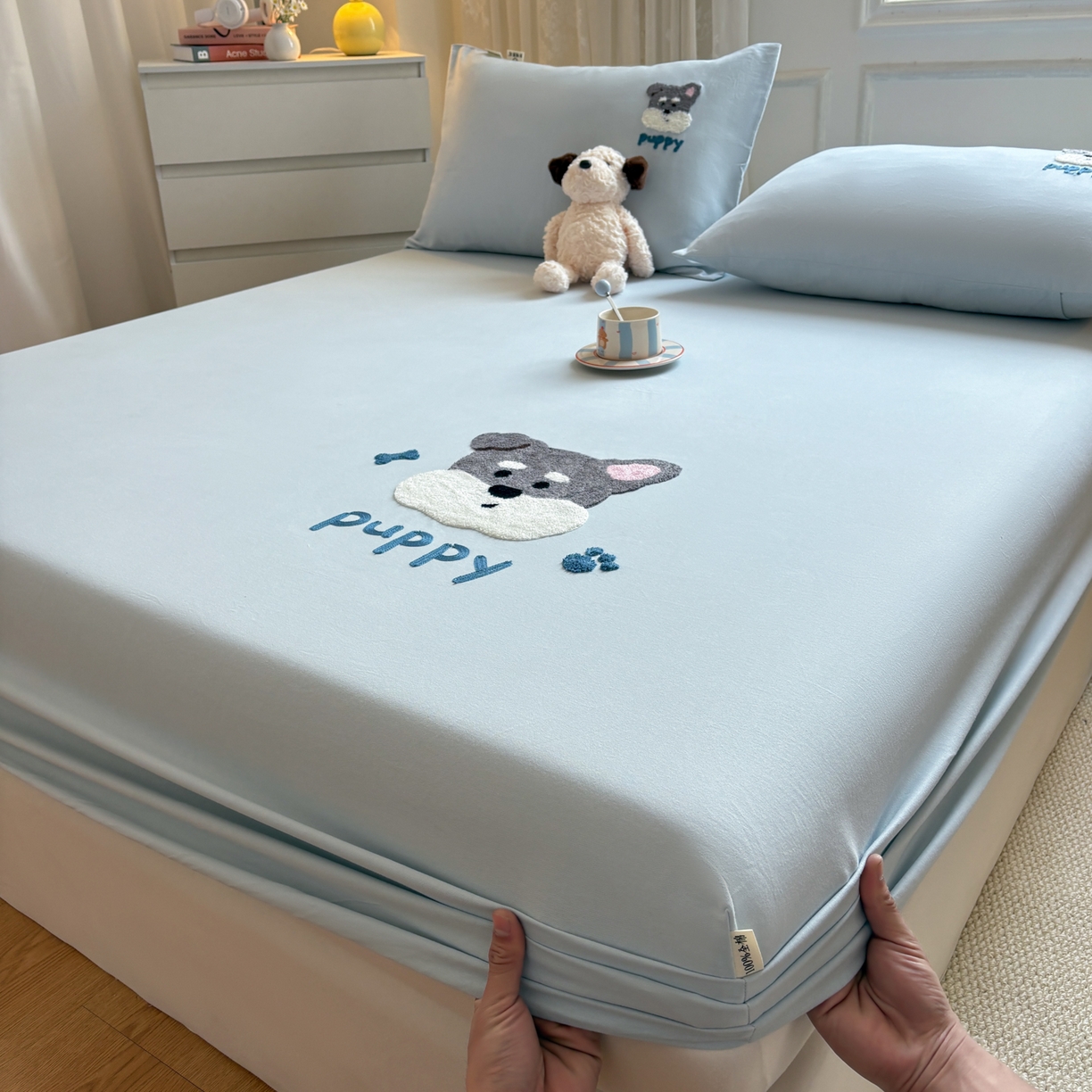 91家纺网 家纺一手货源 找家纺 居眠 2026新款全棉磨毛毛巾绣床笠 海盐蓝-狗狗-床笠