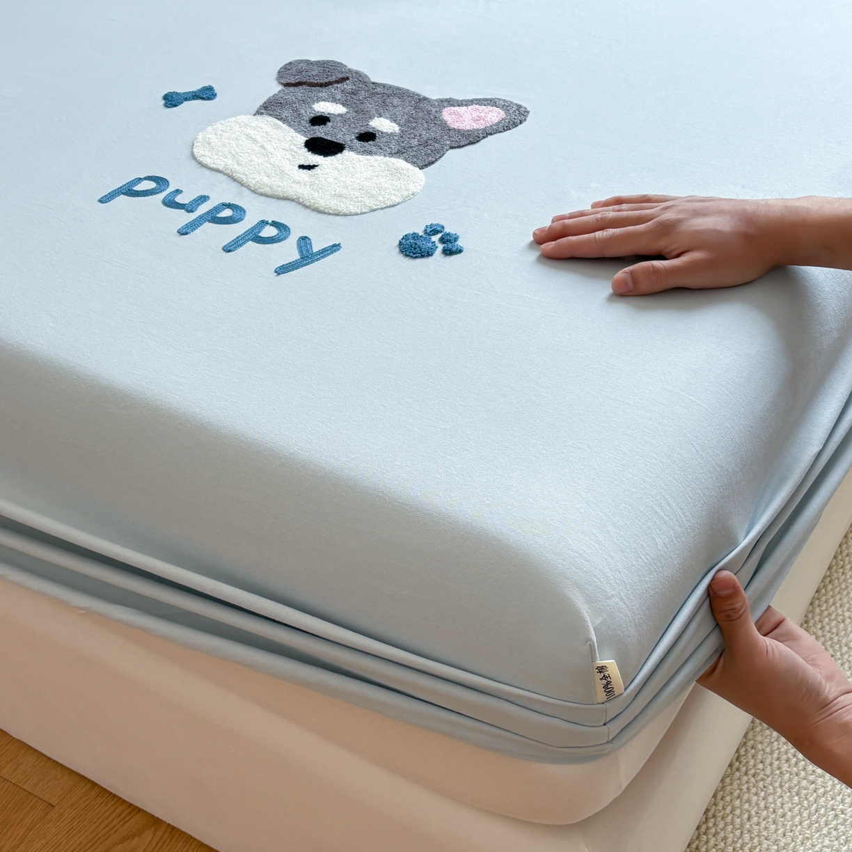 91家纺网 家纺一手货源 找家纺 居眠 2026新款全棉磨毛毛巾绣床笠 海盐蓝-狗狗-床笠