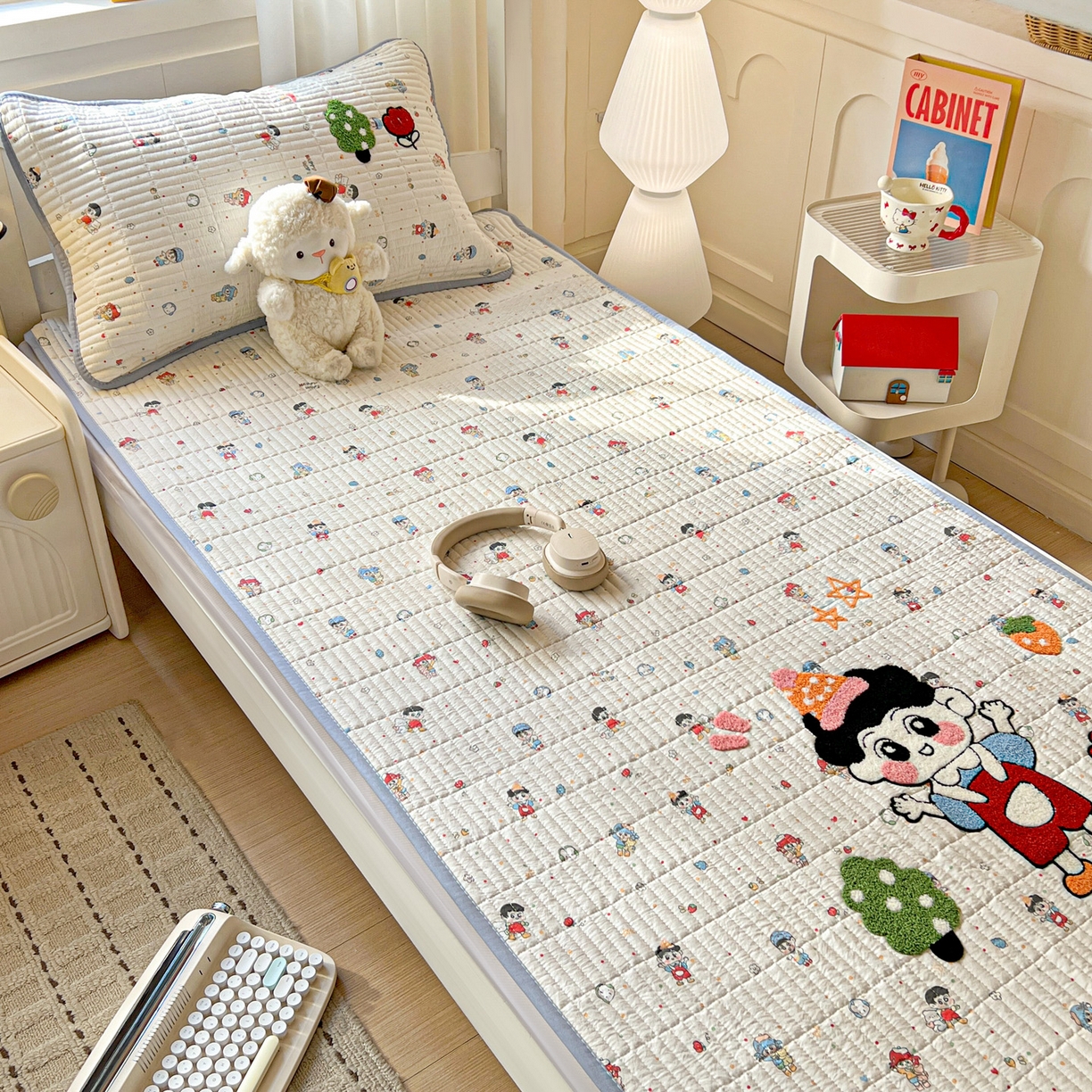 91家纺网 家纺一手货源 找家纺 富米莱（原臻工厂） 2026新款仿棉小清新夹棉毛巾绣四季通用学生薄款床垫床褥三件套一跑量款 小新日记