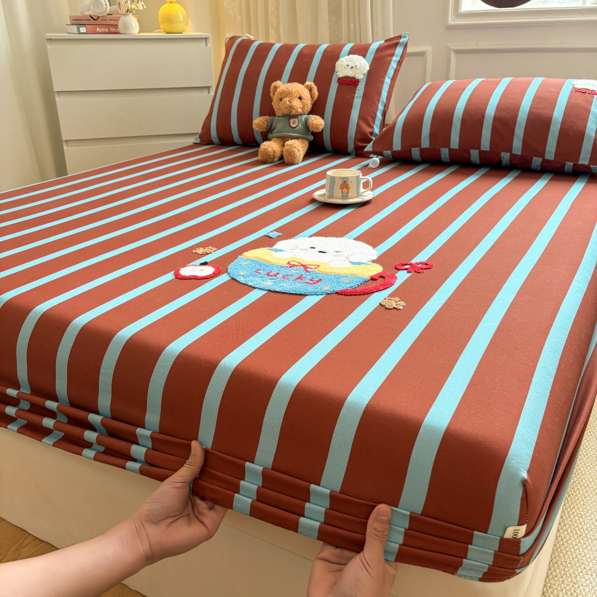 91家纺网 家纺一手货源 找家纺 居眠 2026新款全棉磨毛毛巾绣床笠 勒夫-床笠