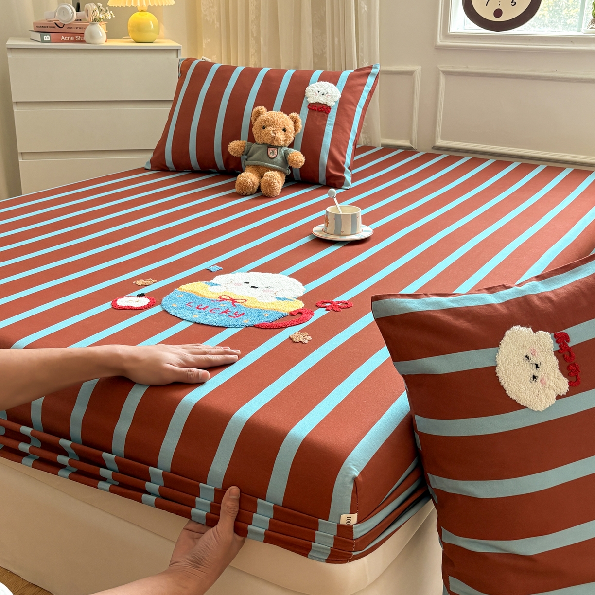 91家纺网 家纺一手货源 找家纺 居眠 2026新款全棉磨毛毛巾绣床笠 勒夫-床笠