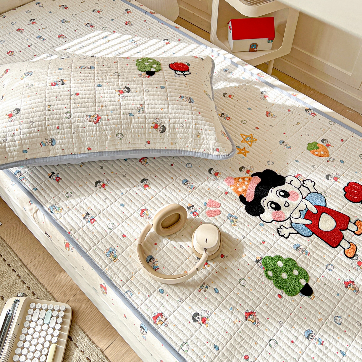 91家纺网 家纺一手货源 找家纺 富米莱（原臻工厂） 2026新款仿棉小清新夹棉毛巾绣四季通用学生薄款床垫床褥三件套一跑量款 小新日记