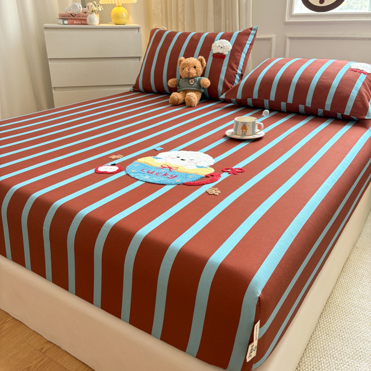 91家纺网 家纺一手货源 找家纺 居眠 2026新款全棉磨毛毛巾绣床笠 勒夫-床笠