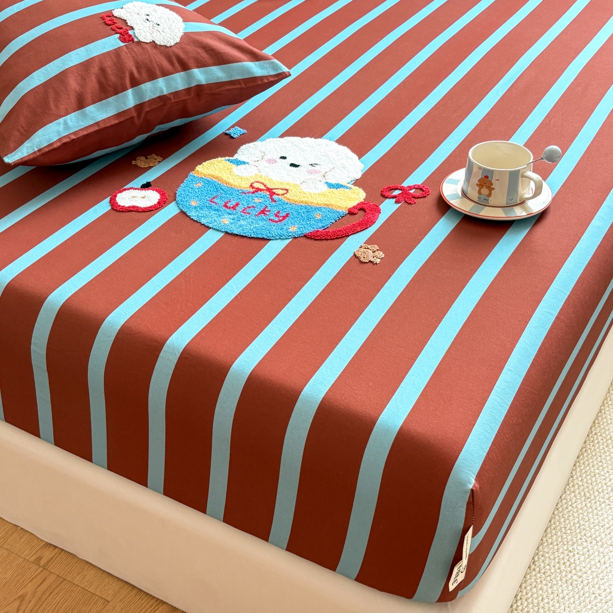 91家纺网 家纺一手货源 找家纺 居眠 2026新款全棉磨毛毛巾绣床笠 勒夫-床笠