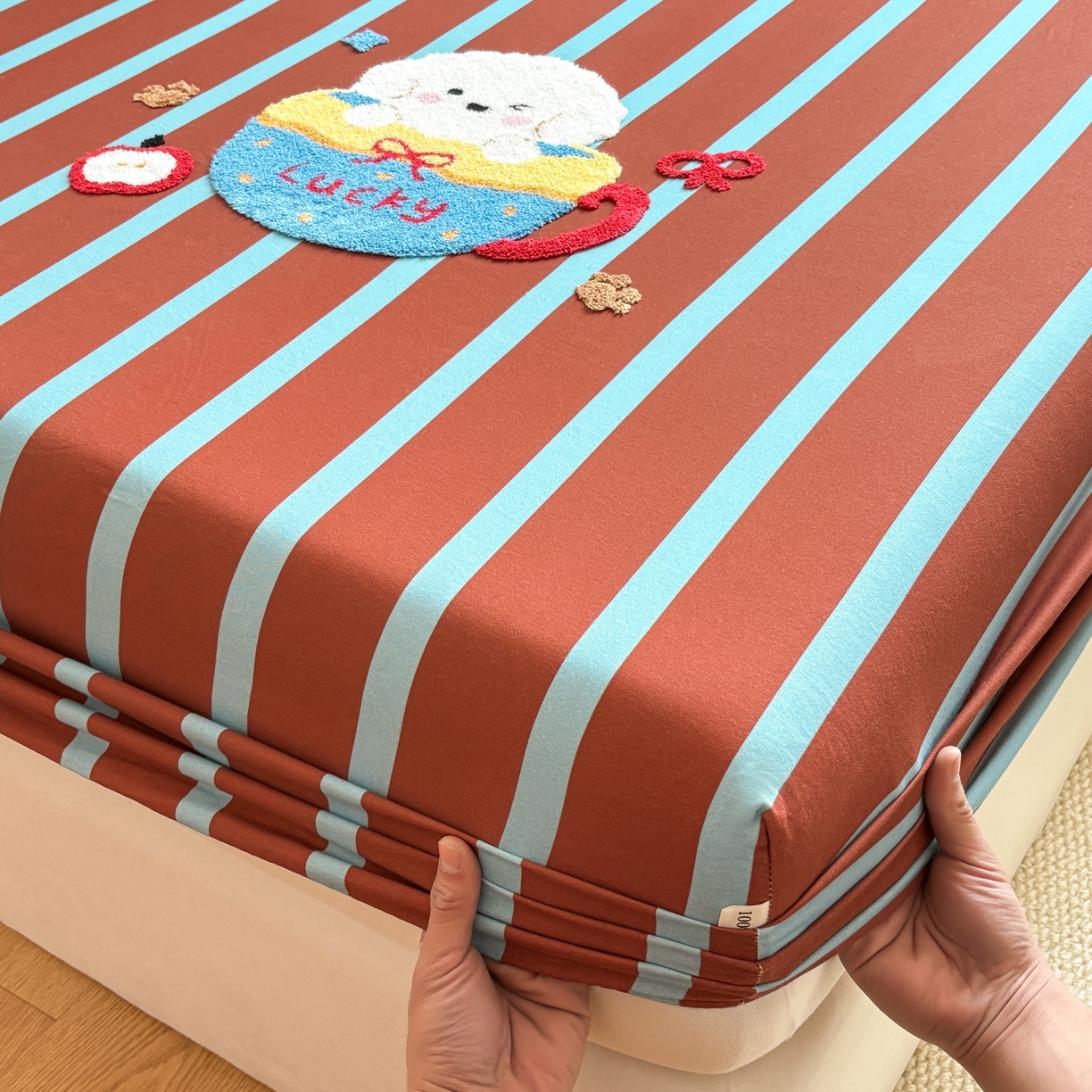 91家纺网 家纺一手货源 找家纺 居眠 2026新款全棉磨毛毛巾绣床笠 勒夫-床笠