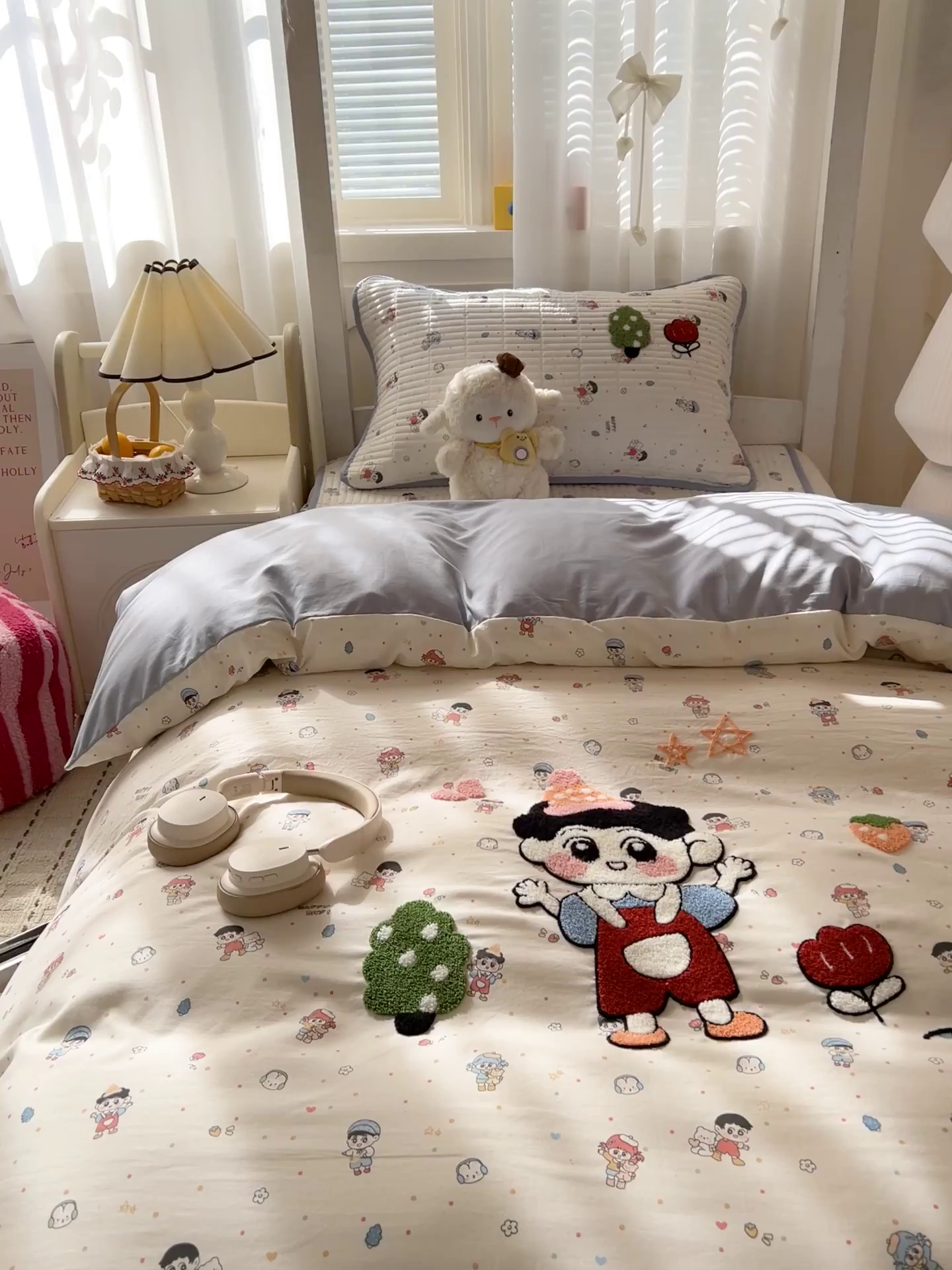 91家纺网 家纺一手货源 找家纺 富米莱（原臻工厂） 2026新款仿棉小清新夹棉毛巾绣四季通用学生薄款床垫床褥三件套一跑量款 小新日记