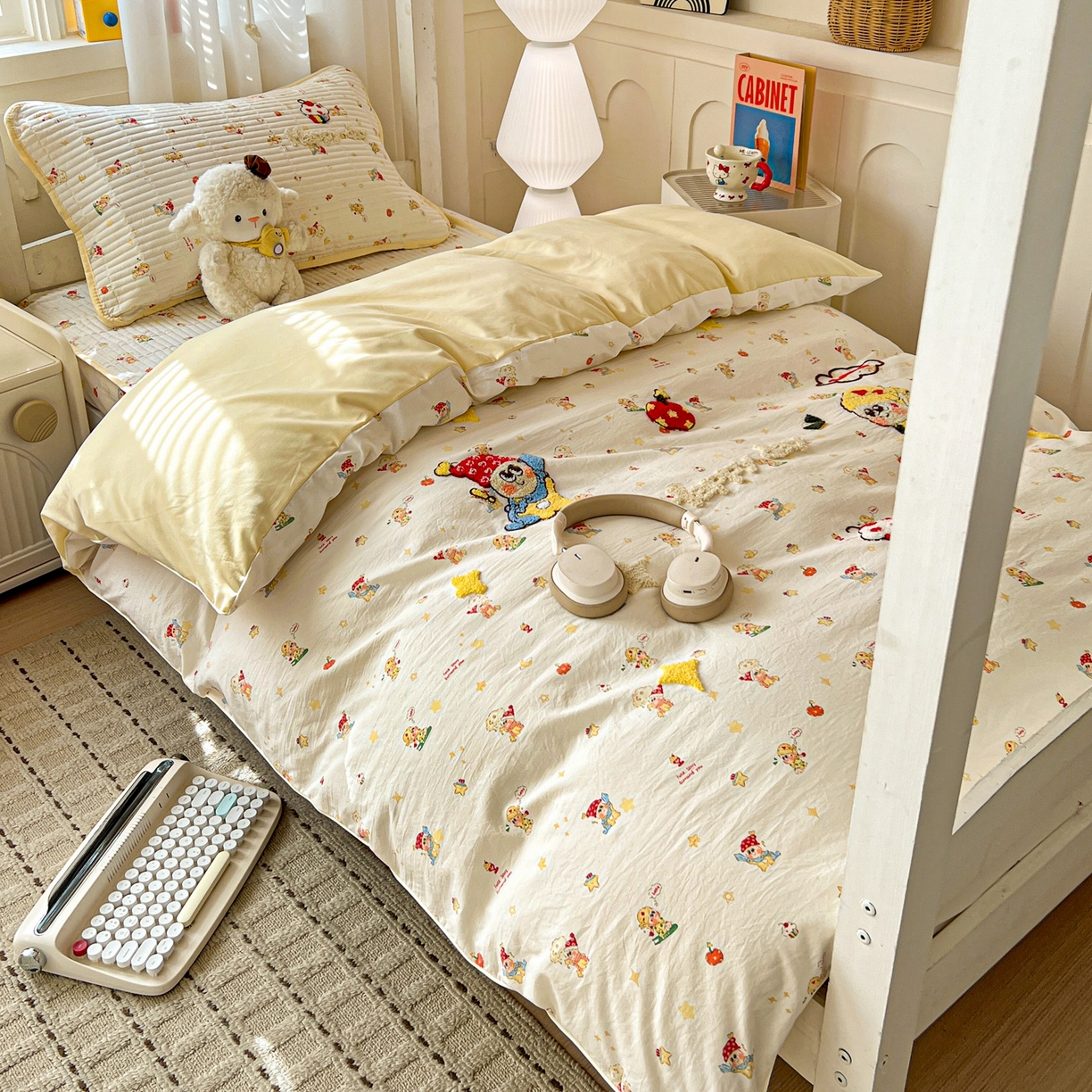 91家纺网 家纺一手货源 找家纺 富米莱（原臻工厂） 2026新款仿棉小清新夹棉毛巾绣四季通用学生薄款床垫床褥三件套一跑量款 星星伙伴