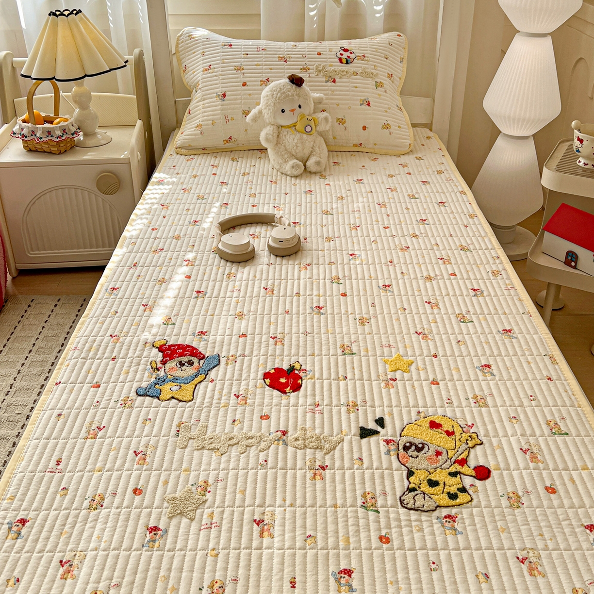 91家纺网 家纺一手货源 找家纺 富米莱（原臻工厂） 2026新款仿棉小清新夹棉毛巾绣四季通用学生薄款床垫床褥三件套一跑量款 星星伙伴