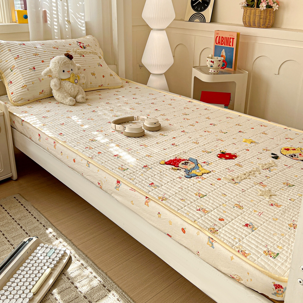 91家纺网 家纺一手货源 找家纺 富米莱（原臻工厂） 2026新款仿棉小清新夹棉毛巾绣四季通用学生薄款床垫床褥三件套一跑量款 星星伙伴