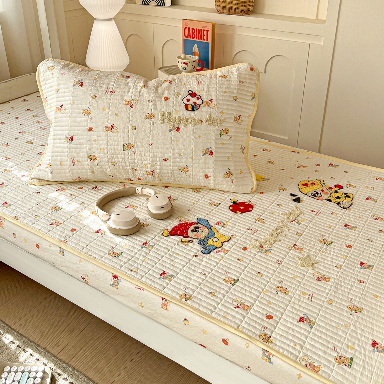 91家纺网 家纺一手货源 找家纺 富米莱（原臻工厂） 2026新款仿棉小清新夹棉毛巾绣四季通用学生薄款床垫床褥三件套一跑量款 星星伙伴