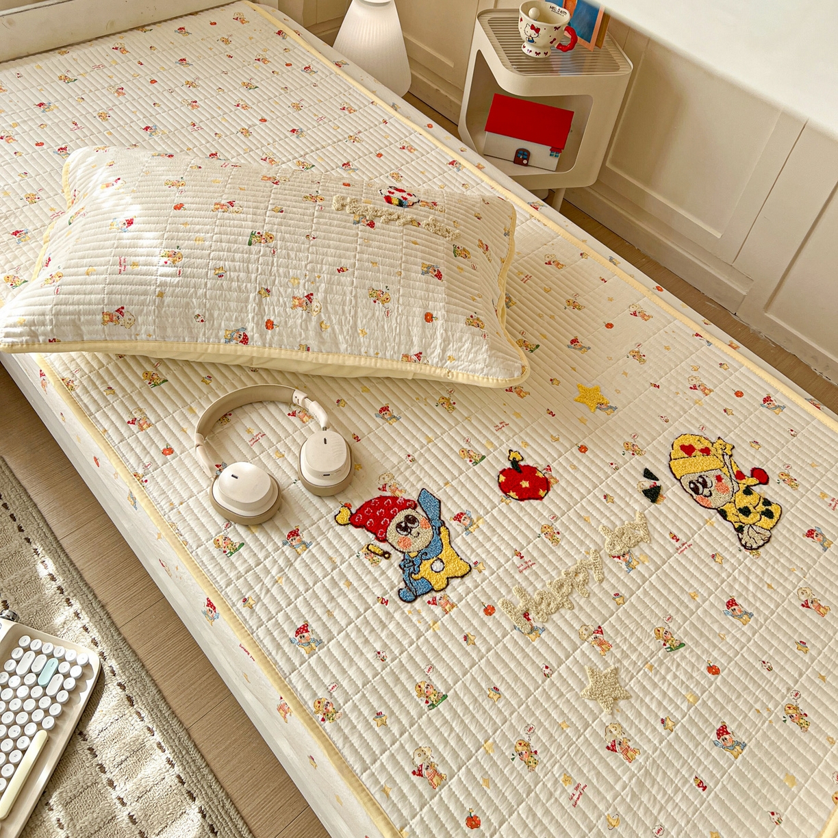 91家纺网 家纺一手货源 找家纺 富米莱（原臻工厂） 2026新款仿棉小清新夹棉毛巾绣四季通用学生薄款床垫床褥三件套一跑量款 星星伙伴