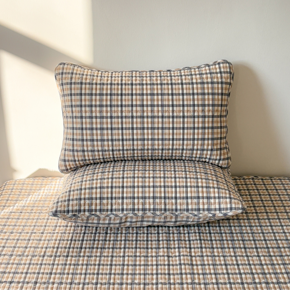 91家纺网 家纺一手货源 找家纺 居眠 2026新款全棉色织水洗棉格子夹棉棉花枕套 夹棉款-印月灰