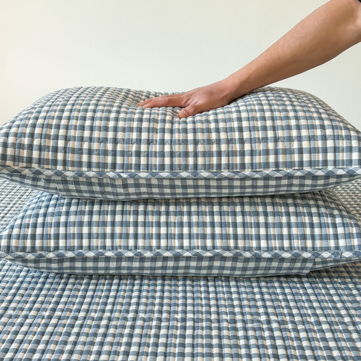 91家纺网 家纺一手货源 找家纺 居眠 2026新款全棉色织水洗棉格子夹棉棉花枕套 夹棉款-水兰小格