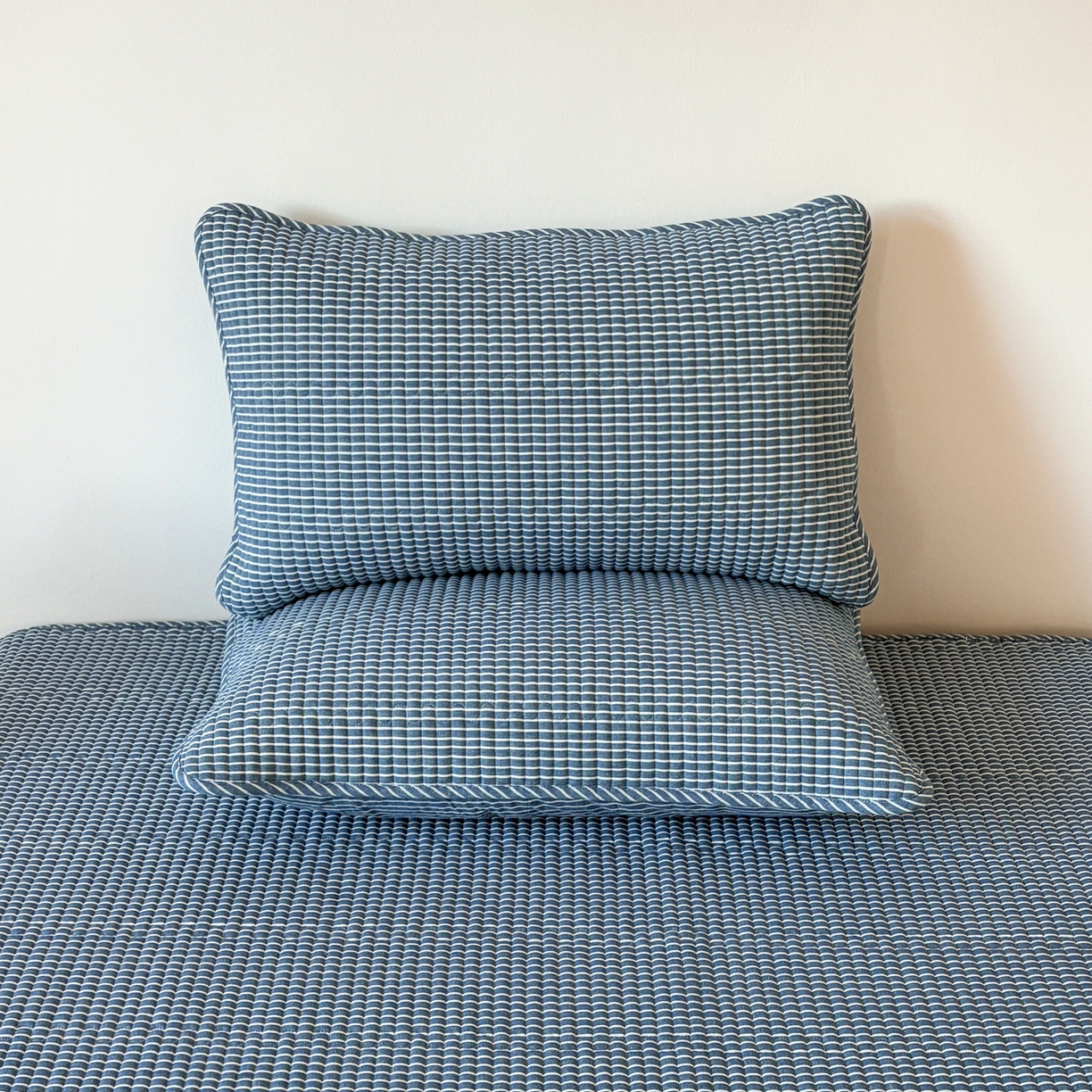 91家纺网 家纺一手货源 找家纺 居眠 2026新款全棉色织水洗棉格子夹棉棉花枕套 夹棉款-蓝细条