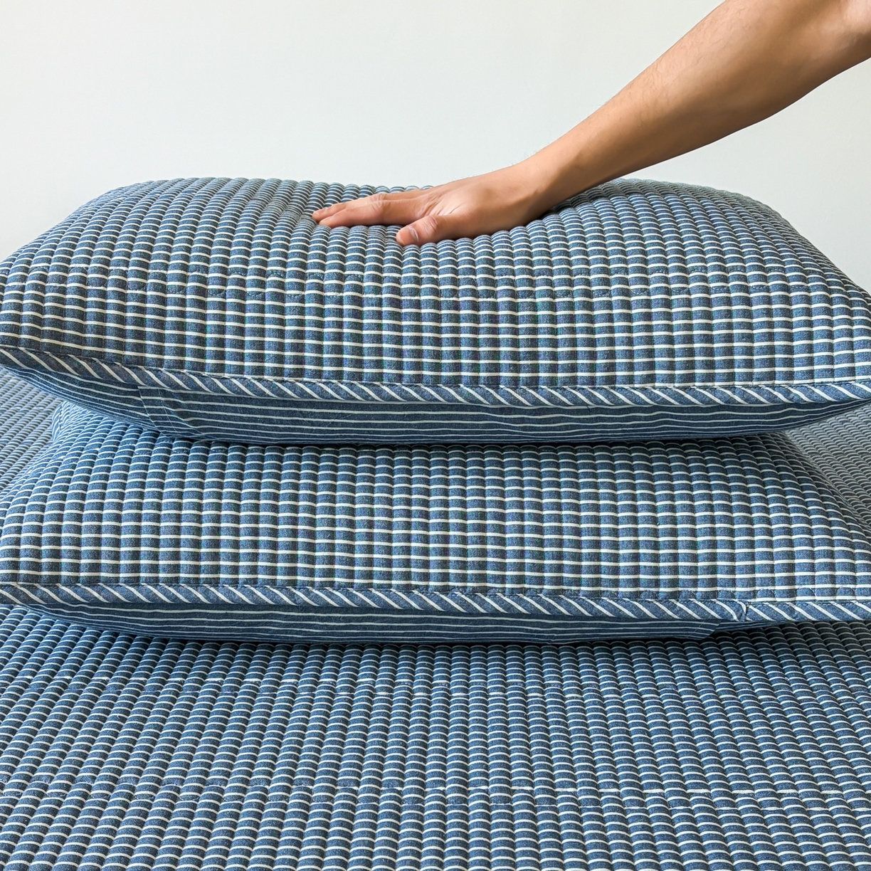 91家纺网 家纺一手货源 找家纺 居眠 2026新款全棉色织水洗棉格子夹棉棉花枕套 夹棉款-蓝细条