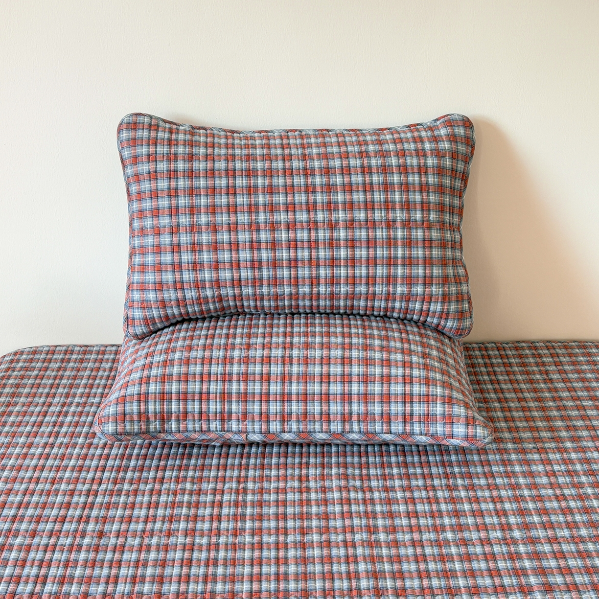 91家纺网 家纺一手货源 找家纺 居眠 2026新款全棉色织水洗棉格子夹棉棉花枕套 夹棉款-瑞土兰