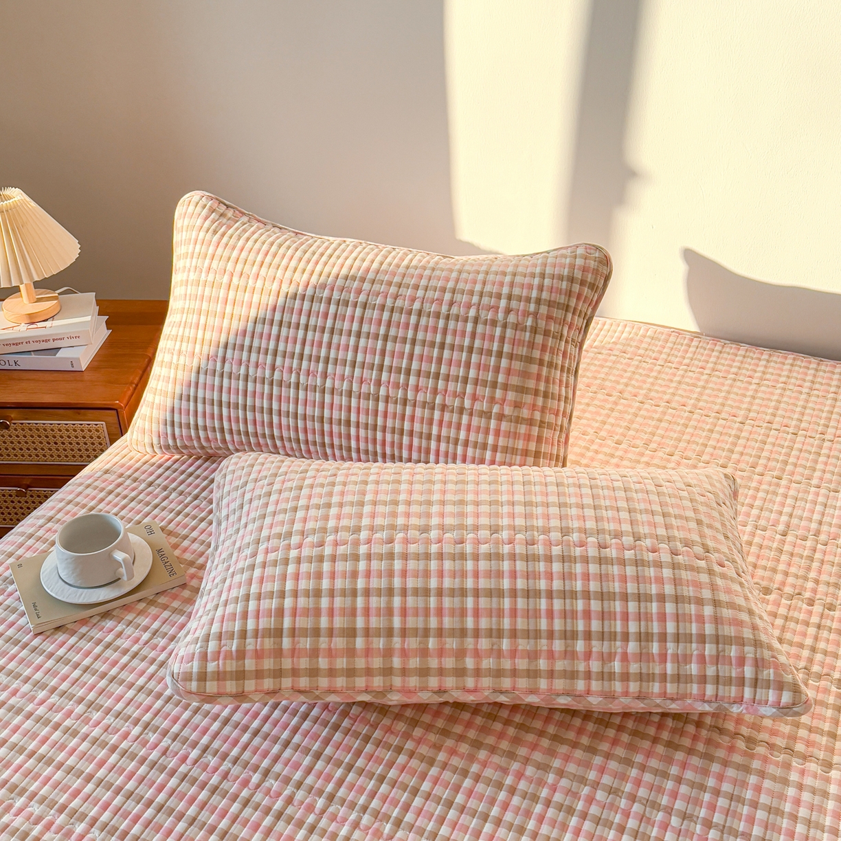91家纺网 家纺一手货源 找家纺 居眠 2026新款全棉色织水洗棉格子夹棉棉花枕套 夹棉款-印月粉