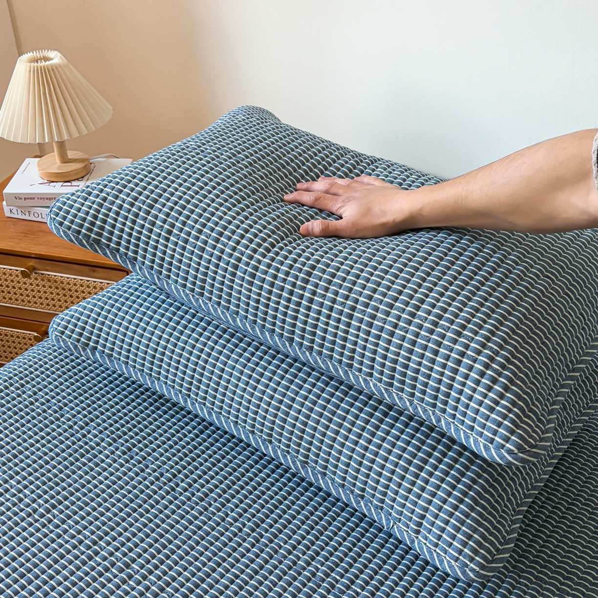 91家纺网 家纺一手货源 找家纺 居眠 2026新款全棉色织水洗棉格子夹棉棉花枕套 夹棉款-蓝细条