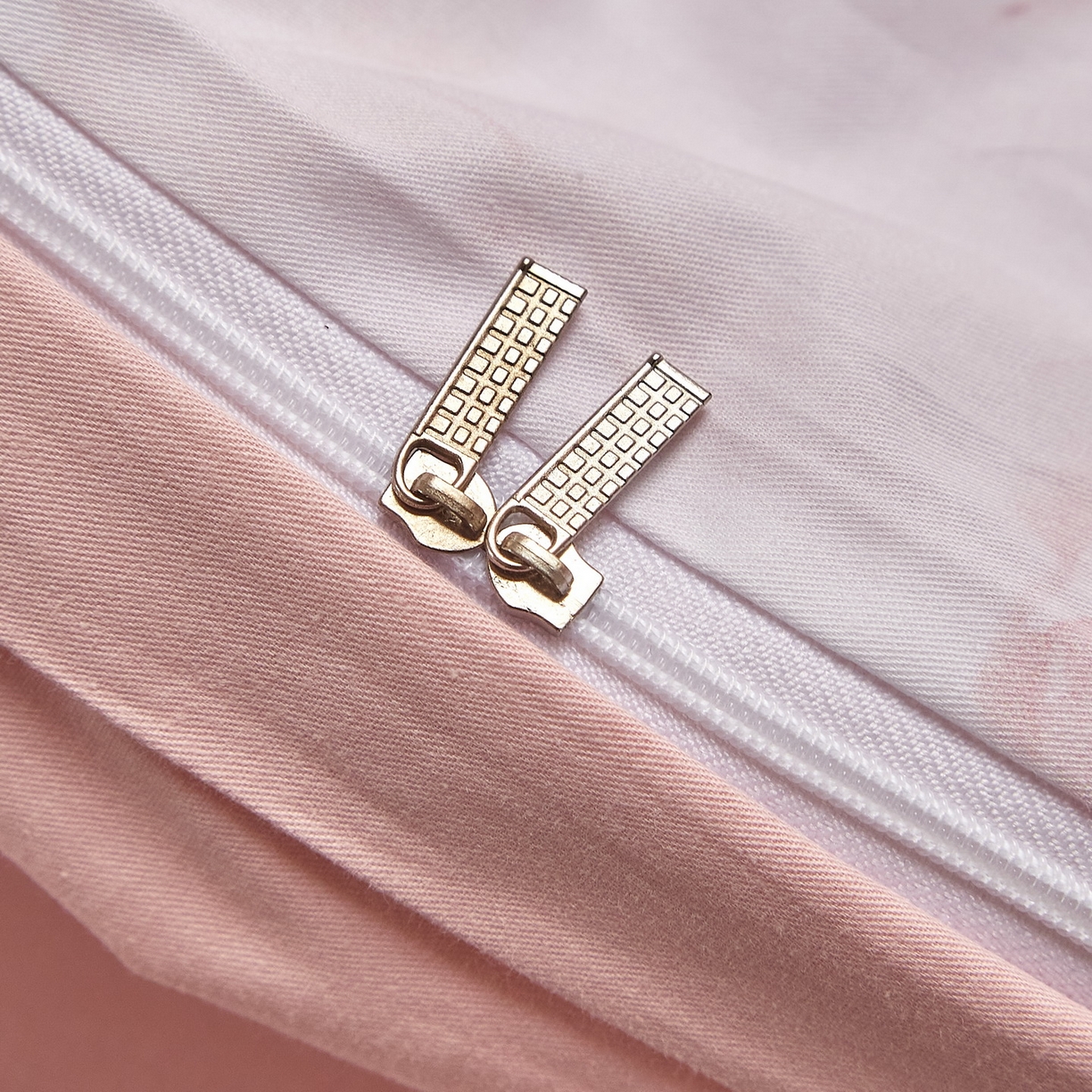 91家纺网 家纺一手货源 找家纺 启航家居 2026新款全棉铂金棉数码印花四件套 疏影微香粉