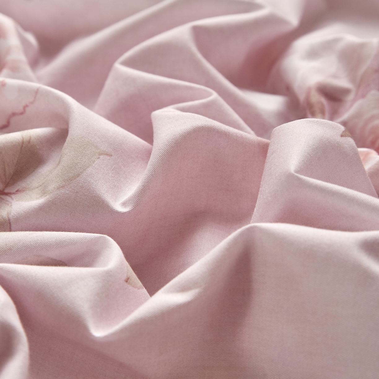 91家纺网 家纺一手货源 找家纺 启航家居 2026新款全棉铂金棉数码印花四件套 疏影微香粉