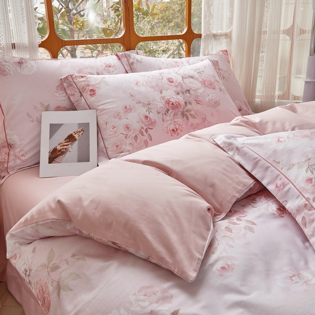 91家纺网 家纺一手货源 找家纺 启航家居 2026新款全棉铂金棉数码印花四件套 疏影微香粉