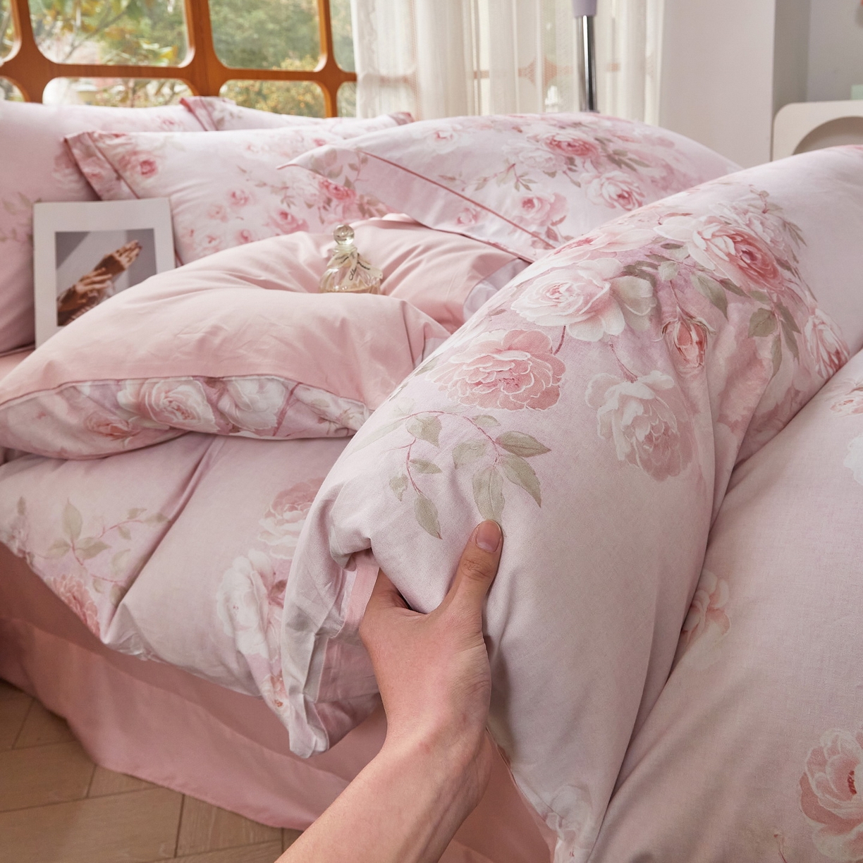 91家纺网 家纺一手货源 找家纺 启航家居 2026新款全棉铂金棉数码印花四件套 疏影微香粉