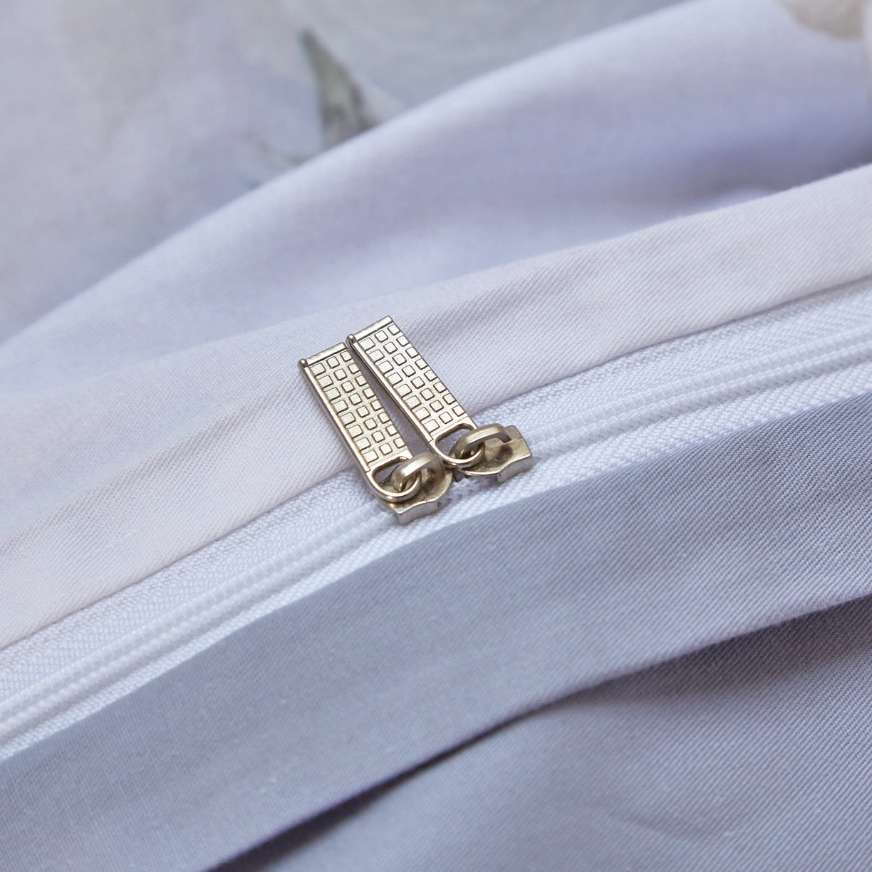 91家纺网 家纺一手货源 找家纺 启航家居 2026新款全棉铂金棉数码印花四件套 疏影微香灰