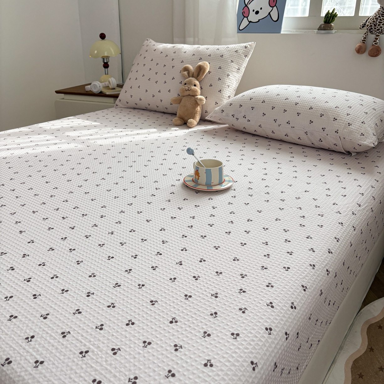 91家纺网 家纺一手货源 找家纺 居眠 2026新款全棉印花华夫格床笠 小樱桃