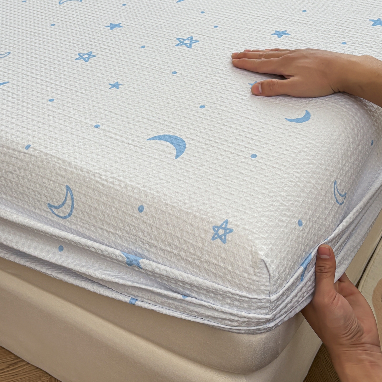 91家纺网 家纺一手货源 找家纺 居眠 2026新款全棉印花华夫格床笠 月亮星星