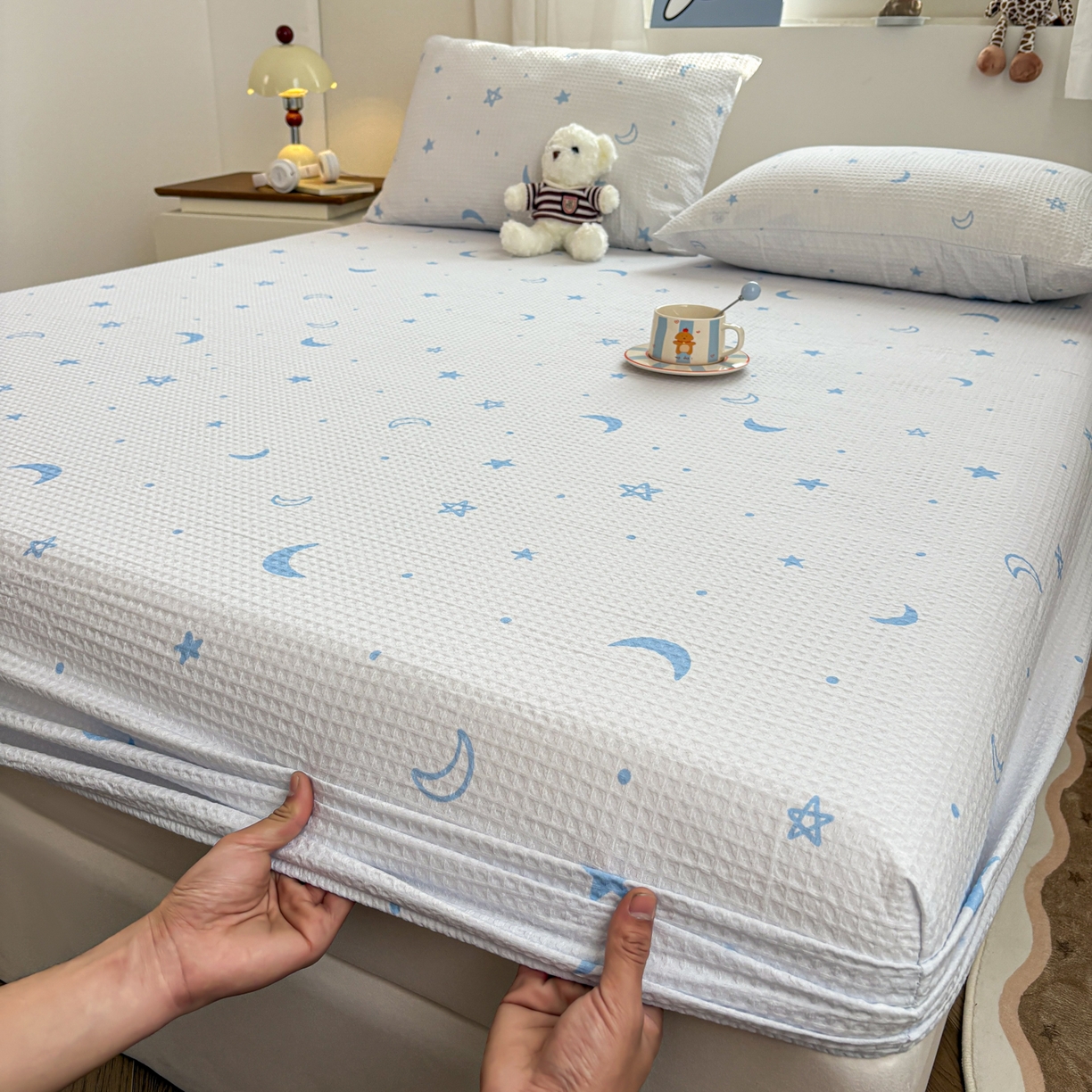 91家纺网 家纺一手货源 找家纺 居眠 2026新款全棉印花华夫格床笠 月亮星星