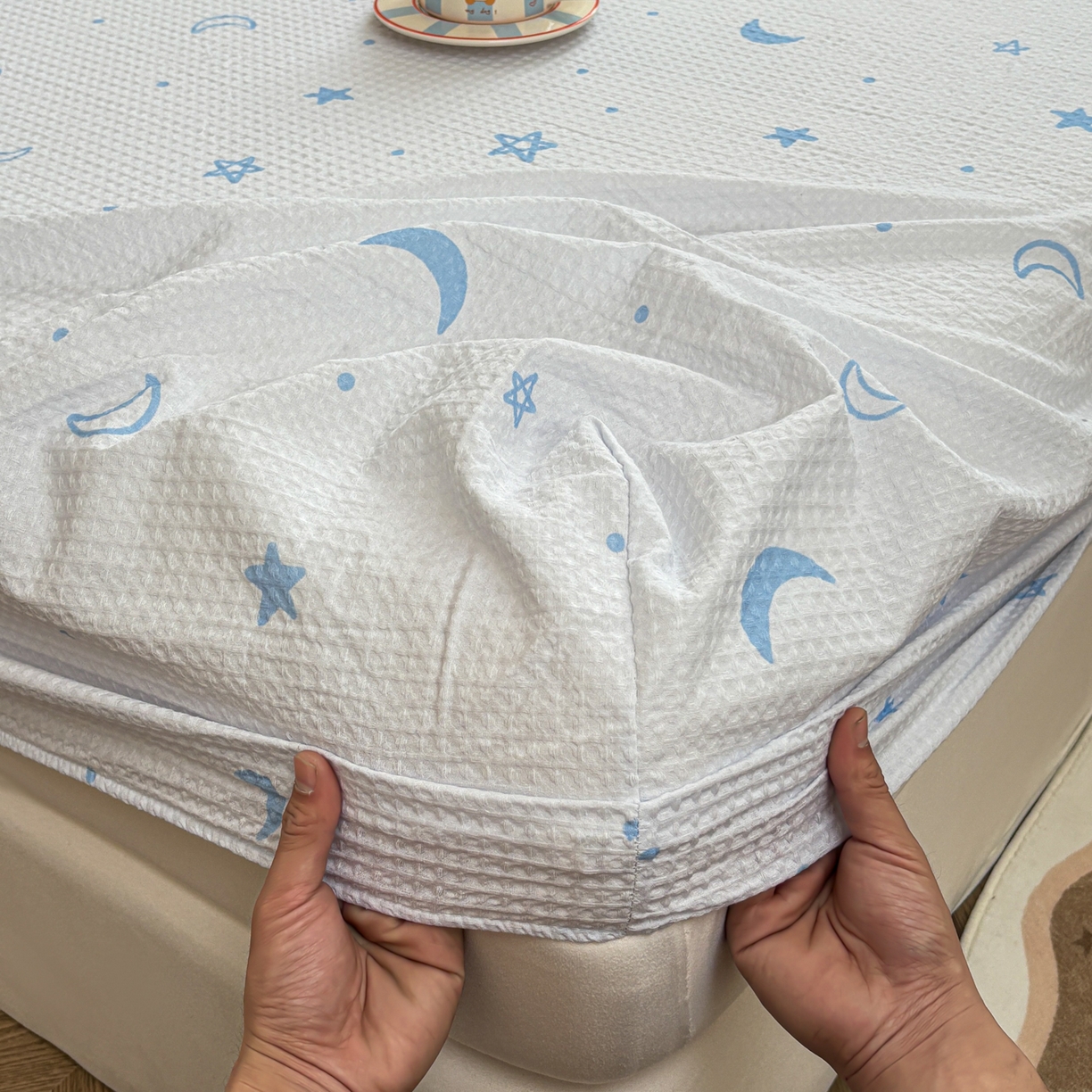 91家纺网 家纺一手货源 找家纺 居眠 2026新款全棉印花华夫格床笠 月亮星星